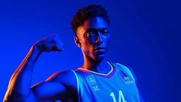Stanley Johnson, durante la sesión de fotos del Anadolu Efes para la Euroliga.