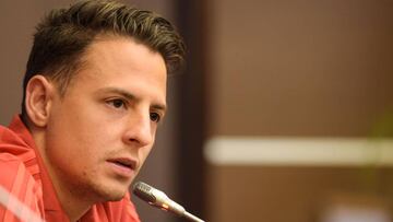 Santiago Arias durante una rueda de prensa de la Selecci&oacute;n Colombia previo al debut mundialista ante Jap&oacute;n