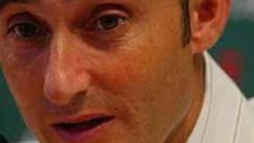 <b>EQUILIBRIO TÁCTICO.</b> "El fútbol es como una manga corta. Si te tapas arriba que quedas desnudo abajo", ha sugerido.