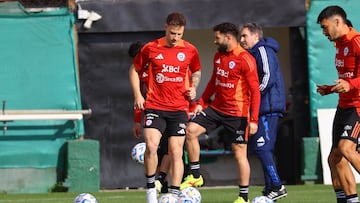 Nicolás Córdova sonríe en México: un delantero de la Roja hace su regreso