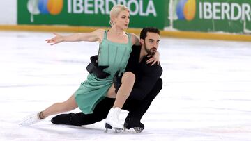 Olivia Smart y Adri&aacute;n D&iacute;az.