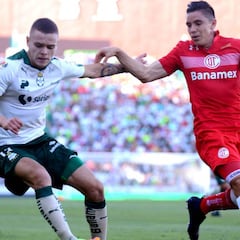 Santos y Toluca empatan en la primera de tres batallas