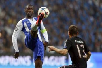 Jackson enfrentó mano a mano al portero campeón del mundo que lo derribó antes del minuto de juego