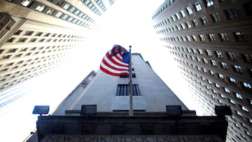 FILE PHOTO: A flag flies at the exterior of New York Stock Exchange June 15, 2012. REUTERS/Eric Thayer (UNITED STATES - Tags: BUSINESS)/File Photo