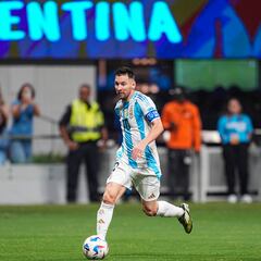 Lionel Messi looks to settle a debt with Argentina at MetLife Stadium