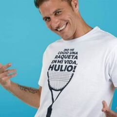 Joaquín viste 'Hulio': una nueva marca de ropa muy solidaria