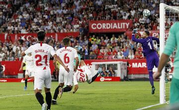 0-1. Karim Benzema marc¨® el primer gol.