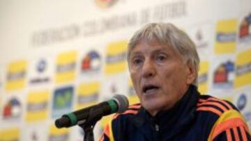 Pekerman en rueda de prensa.