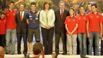 <b>GALLARDÓN PRESENTÓ AYER LA CARRERA. </b>El alcalde de Madrid, Alberto Ruiz Gallardón, presentó junto al equipo nacional la prueba que se celebra sábado (femenino) y domingo (masculino) en la Casa de Campo madrileña.