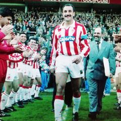 El fin de una época que marcó un ovetense que triunfó en Gijón