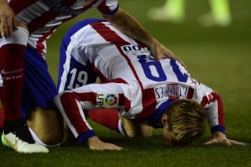 1-0. Fernando Torres celebró el primr tanto.