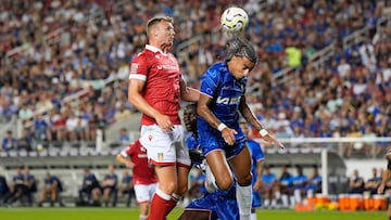 SANTA CLARA, CALIFORNIA - JULY 24: Malo Gusto #27 of Chelsea FC hits a header over Sam Dalby #18 of Wrexham AFC during the second half of a preseason friendly at Levi's Stadium on July 24, 2024 in Santa Clara, California. Thearon W. Henderson/Getty Images/AFP (Photo by Thearon W. Henderson / GETTY IMAGES NORTH AMERICA / Getty Images via AFP)