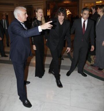 Premios AS 2014. Carles Puyol y su novia Vanesa Lorenzo con Pedro Pablo San Martín y Albert Soler.