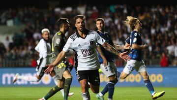 Futbol, Colo Colo vs Real Betis.
Partido Amistoso 2022.
El jugador de Colo Colo Gabriel Costa, izquierda derecha centro, celebra su gol contra Real Betis durante el partido amistoso disputado en el estadio Ester Roa Rebolledo de Concepcion, Chile.
16/11/2022
Javier Vergara/PHOTOSPORT
Football, Colo Colo vs Real Betis.
2022 Friendly Match.
Colo Colo's player Gabriel Costa, left right center, celebrates after scoring Real Betis during the friendly match held at the Ester Roa Rebolledo stadium in Concepcion, Chile.
16/11/2022
Javier Vergara/PHOTOSPORT