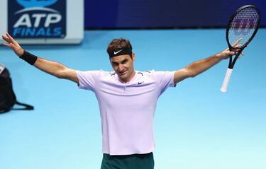 Federer moves into semifinals unbeaten for 10th time