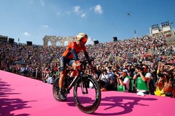 Contrarreloj cargada de emociones en el Giro de Italia 