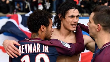 Paris Saint-Germain's Uruguayan forward Edinson Cavani (C) is congratuled by Paris Saint-Germain's Brazilian forward Neymar (L) as he celebrates scoring his 157th goal with Paris Saint-Germain to become top scorer in the club's history duri
