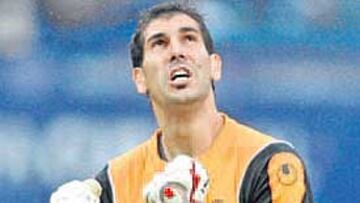 <b>GARBANZOS PARA 250. </b>Casi tres centenares de aficionados pericos se dieron cita ayer en la primera edición de la 'Cigronada' organizada en Vilassar de Mar por el Bar Pinotxo de La Boqueria. Dani Sánchez Llibre apadrinó un acto en el que tampoco faltaron Joan Josep Bertomeu, Joan Collet, Jaume Martínez o Anna Maria Fusté.