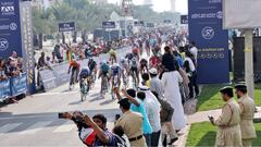 Elia Viviani se impone en la segunda etapa del Tour de Dubai.