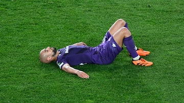 Soccer Football - Europa Conference League - Final - Fiorentina v West Ham United - Eden Arena, Prague, Czech Republic - June 7, 2023 Fiorentina's Sofyan Amrabat looks dejected after the match REUTERS/Radovan Stoklasa