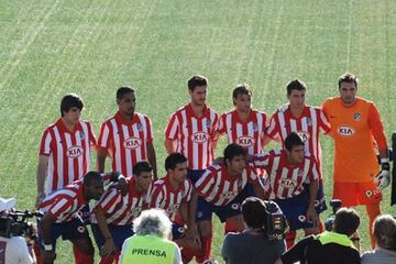 El delantero español empezó jugando a las cinco años como portero en las categorías inferiores del Atlético de Madrid. En su debut al Getafe el 15 de mayo de 2010, se lesionó de gravedad con escasa fortuna, así tuvo que apartar de los campos más seis meses.