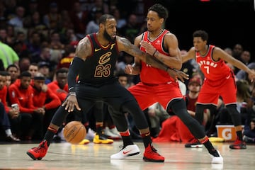 LeBron James y DeMar DeRozan.