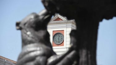 ?Por qu¨¦ el reloj de la Puerta del Sol tiene un IIII en vez de un IV en su esfera? Las teor¨ªas que lo explican