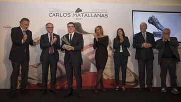 04/03/19
 
 I PREMIO NOVELA BREVE CARLOS MATALLANAS
 
 ANGEL SILVELO JUNTO  AL MINISTRO DE DEPORTES JOSE GUIRAO Y JUNTO A LOS MIEMBROS DEL JURADO:
 FERNANDO SCHWARTZ
 MARTA ROBLES
 AINTZANE ENCINAS
 VICENTE DEL BOSQUE 
 JUAN CRUZ
 
 