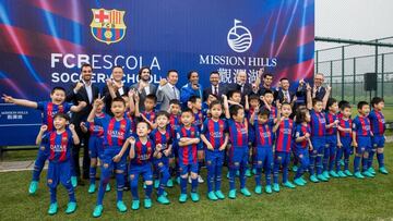 Bartomeu, con los niños de la escuela de China.