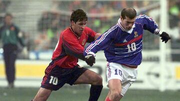 Raúl ante Zidane el día que se inauguró el estadio de Saint-Denis.