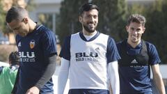 Valencia: estudia una oferta para jugar en Arabia el 25 de abril
