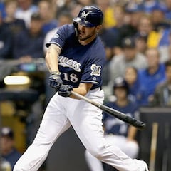 Mike Moustakas firma nuevo contrato con Milwaukee Brewers