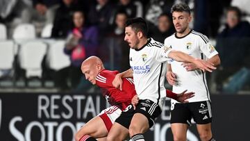 Partido de la Liga Hypermotion entre el Burgos CF y el Real Zaragoza
R Navarro del Burgos y Mollejo del Zaragoza
30-10-2023
RICARDO ORDÓÑEZ