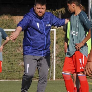 El ex atacante se sumó rápidamente a las inferiores de la UC. Hoy es entrenador de una categoría y hasta hace pocos días era capitán del equipo de esports.