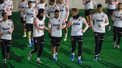 Los futbolistas, en el entrenamiento de esta tarde.