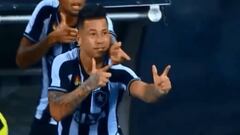 ¡Dónde la puso! Leo Valencia se lució con este gol de tiro libre