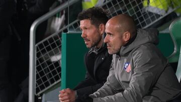 ELCHE (ALICANTE), 15/01/2025.- El técnico argentino del Atlético de Madrid, Diego Pablo Simeone (i), durante el encuentro correspondiente a los octavos de final de la Copa del Rey que disputan hoy miércoles frente al Atlético de Madrid en el Estadio Martínez Valero de la localidad alicantina. EFE / Pablo Miranzo.