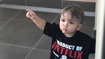 La curiosa camiseta sobre Netflix y sexo del hijo de Cesc Fàbregas.
