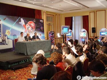 Mario alcanza las estrellas de la mano de Buzz Aldrin