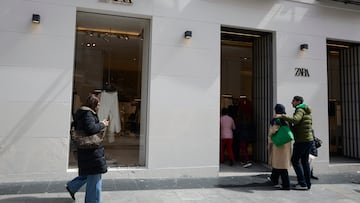 Fachada de una tienda de Zara, a 26 de marzo de 2025, en Madrid (Espa?a). La Agencia Europea de Medio Ambiente (AEMA) ha publicado este mi¨¦rcoles, 26 de marzo, el informe ¡®La circularidad de la cadena de valor de los textiles de la UE en cifras¡¯ en el que ha dado a conocer las cifras del consumo de ropa, calzado y otros productos textiles en el Uni¨®n Europea. Los datos se?alan que se ha alcanzado un nuevo r¨¦cord hist¨®rico con 19 kilos anuales por persona.
26 MARZO 2025
Jes¨²s Hell¨ªn / Europa Press
26/03/2025