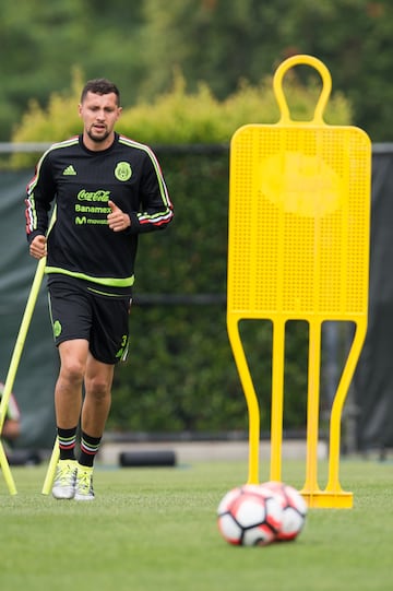 Yasser vivió sus mejores momentos en 2015 lo que le valió un llamado bajo Miguel Herrera. Tuvo destellos, sin embargo, una lesión que truncó su carrera le evitó poder seguir siendo llamado al 'Tricolor'.