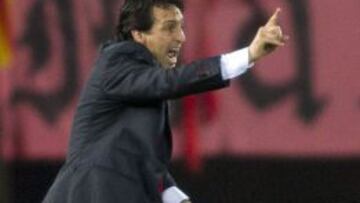 El entrenador del Sevilla, Unai Emery, durante el encuentro correspondiente a la vigésimo séptima jornada de primera división, que han disputado esta noche frente al Mallorca en el Iberostar Estadio de la capital balear.