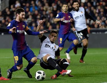 Messi y Gabriel Paulista.