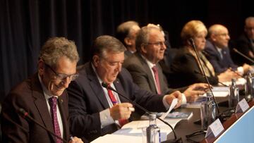 El presidente Carlos Mouriño junto al resto del consejo de administración durante la Junta General de Accionistas 2017.