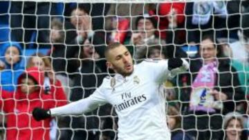 Benzema celebra uno de sus goles a la Real.