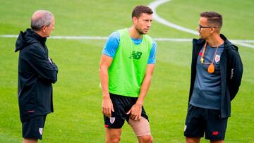 De Marcos se retiraba de la sesión de este jueves.