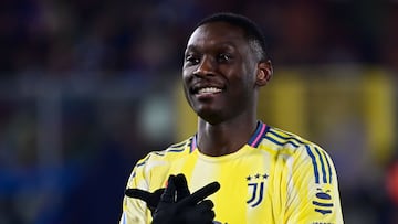 Kolo Muani celebra un gol contra el Como en la Serie A.