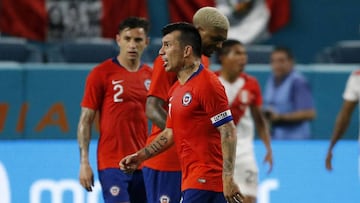 Gary Medel envía mensaje: "Aquí nadie puede venir a pasear"