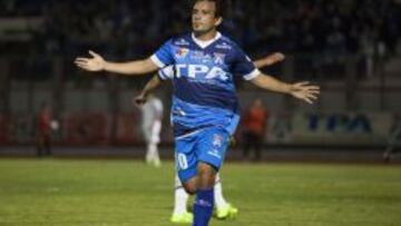 Fagúndez celebra un gol frente a Huachipato, en Arica.