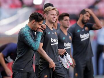 Reis, junto a De Jong en el Barça.